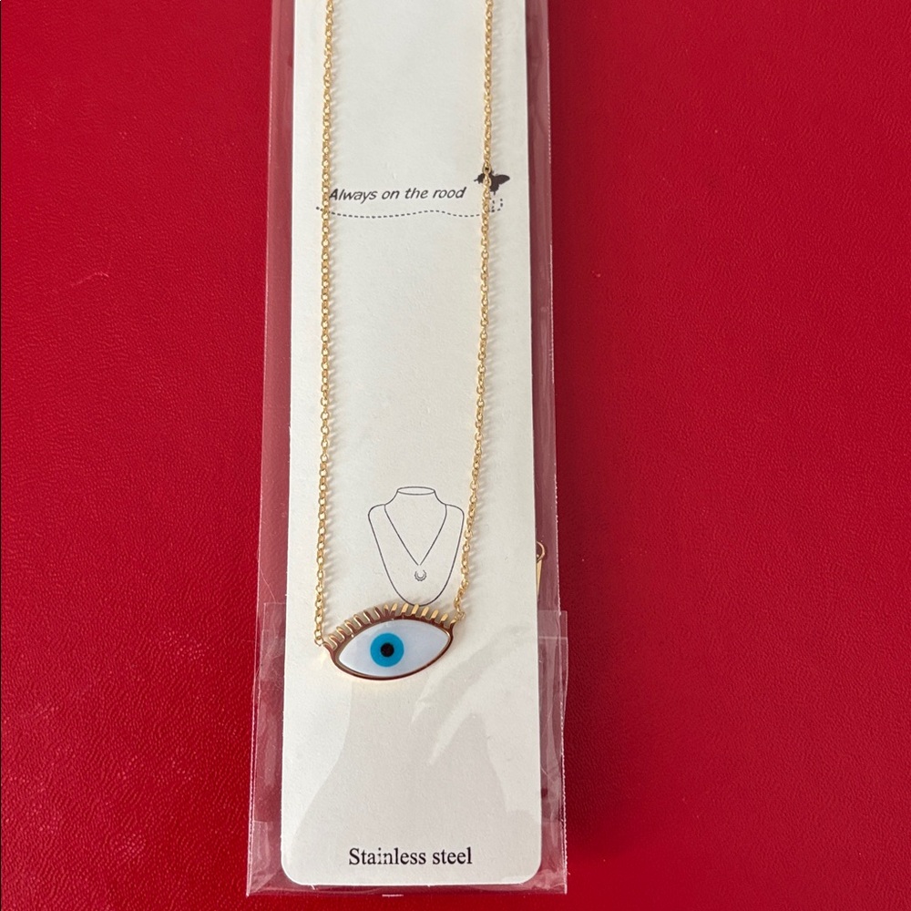 Chic Gold Necklace with Blue Eye Pendant